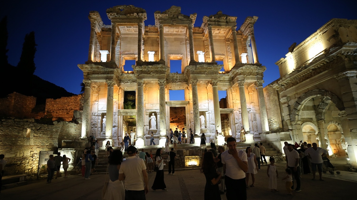 Efes Antik Kenti'nde gece mzecilii balad
