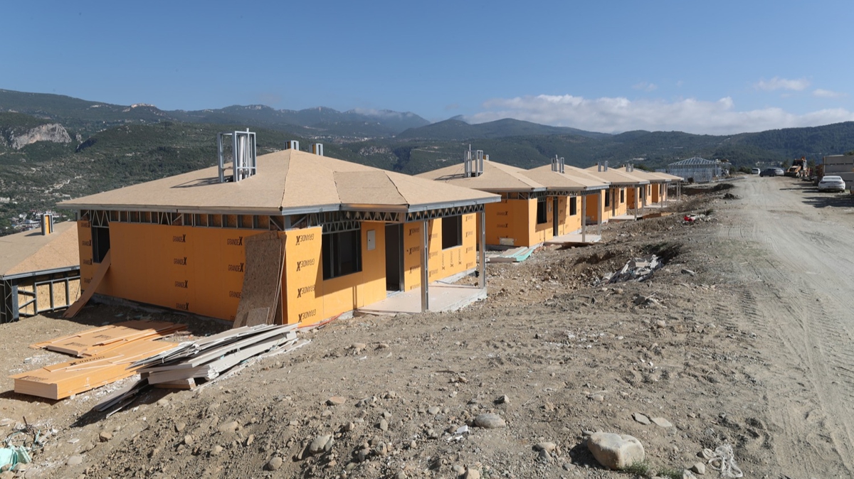 Hatay Defne'de krsal afet konutlarnn yapm sryor