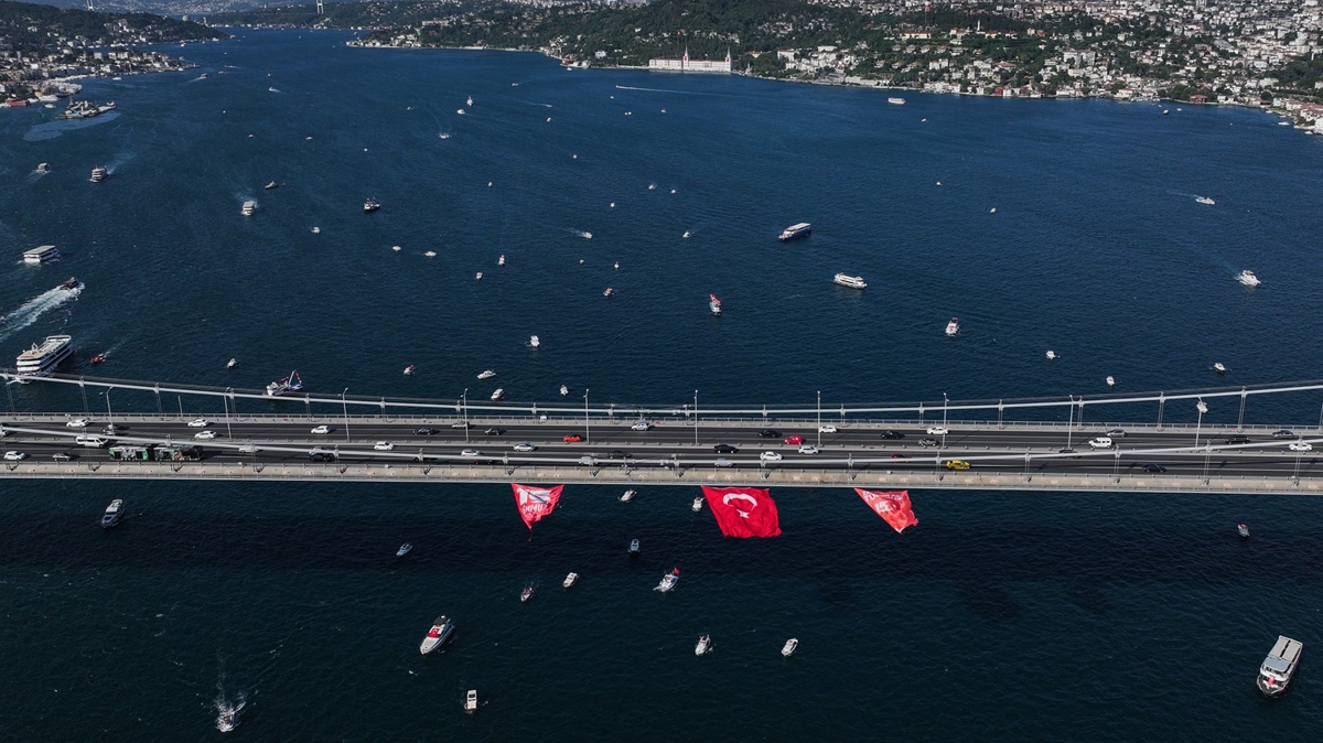 15 Temmuz dolayısıyla İstanbul Boğazı'nda kortej geçişi yapıldı