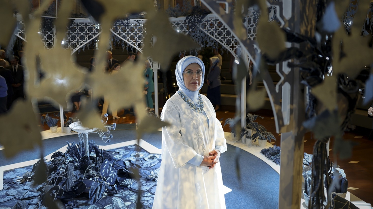 Emine Erdoan, 'Bahedeki Srlar' sergisinin aln yapt