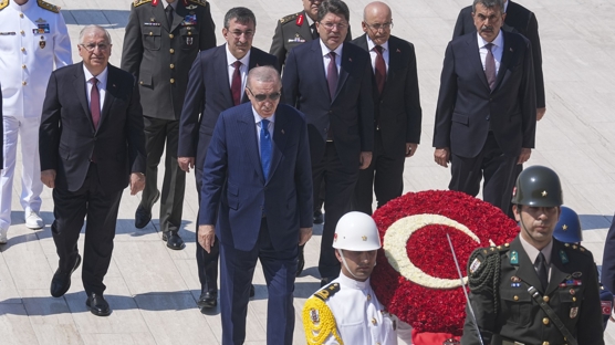 Cumhurbakan Erdoan'dan Antkabir'e ziyaret