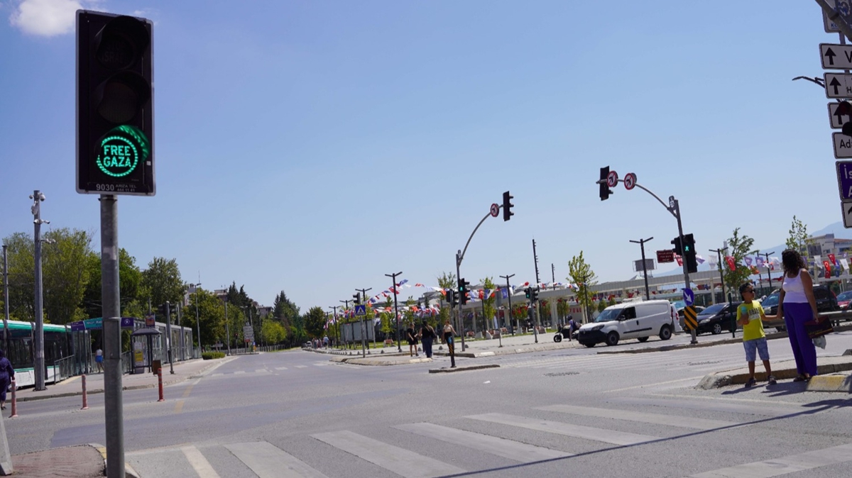 Trafik klar Filistin iin yand! Kocaeli'de anlaml protesto