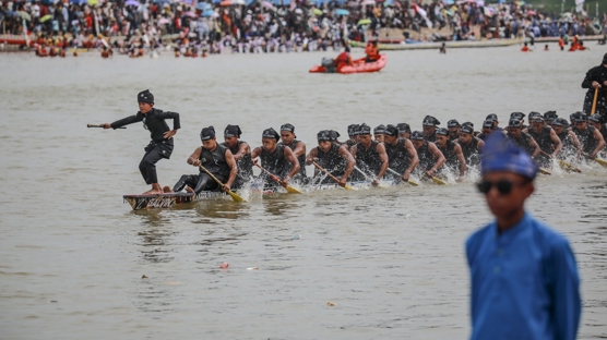 Pacu Jalur Festivali'nden renkli kareler