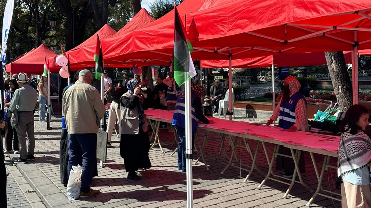 Sultanahmet'ten dünyaya mesaj: “Filistinli Çocuklar İçin Çiz” etkinliği rekora koştu