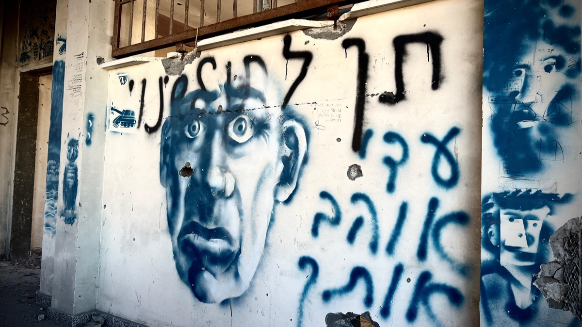 Gazze tanınmaz halde... Soykırımcı askerlerin duvar yazıları dikkat çekti