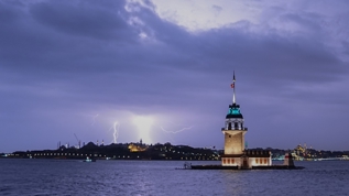 imekler geceyi aydnlatt: stanbul'da saanak manzaralar