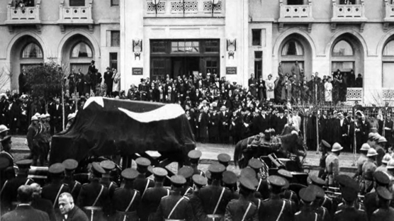 Ariv fotoraflar, Atatrk'n son yolculuundaki kederi gzler nne seriyor