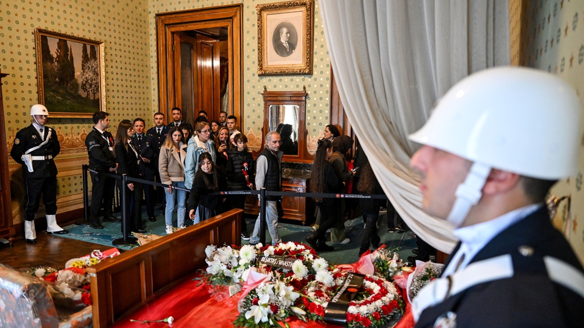 Dolmabahe doldu tat! Ata'nn ebedi yatanda duygu dolu anlar