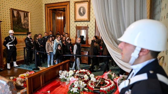 Dolmabahe doldu tat! Ata'nn ebedi yatanda duygu dolu anlar