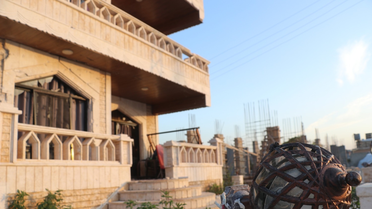 Duvarlardaki kurun delikleri dikkat ekti: Terr hcresi kertildi