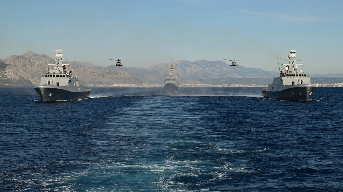 Dou Akdeniz'de gvde gsterisi: Trk Deniz Kuvvetleri nefes kesti