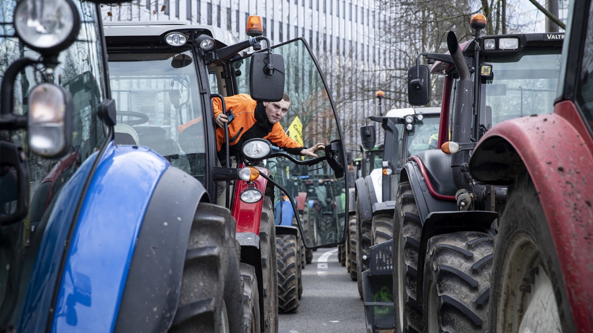 Strazburg kar��t�: Frans�z �ift�ilerden dev protesto