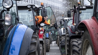 Strazburg kar��t�: Frans�z �ift�ilerden dev protesto