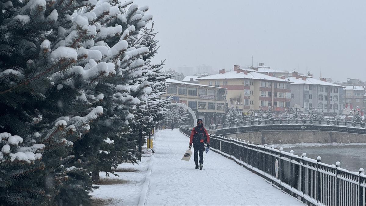 Yurttan kar manzaralar�: Etraf beyaza b�r�nd�