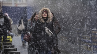 Uyar�lar pe� pe�e gelmi�ti: �stanbul g�ne karla uyand�