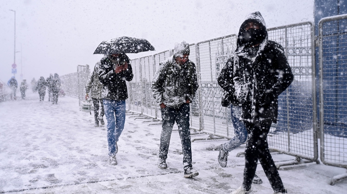 Uyar�lar pe� pe�e gelmi�ti: �stanbul g�ne karla uyand�