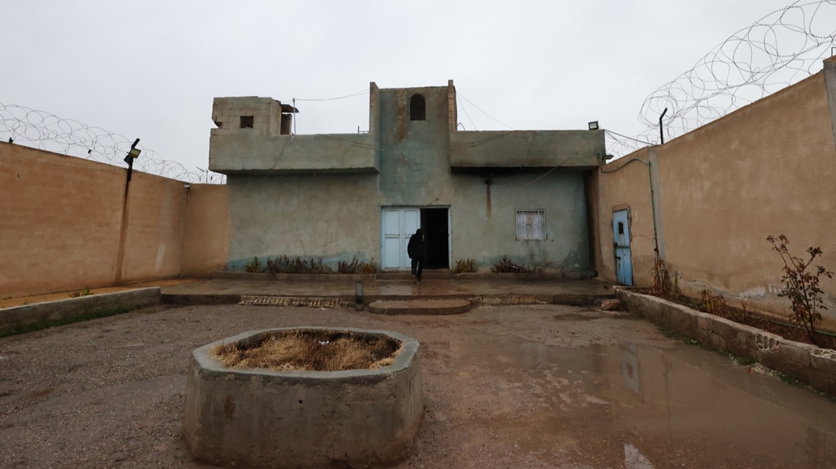 Tabka'deki ter�r �rg�t� YPG/SDG hapishanesi g�r�nt�lendi