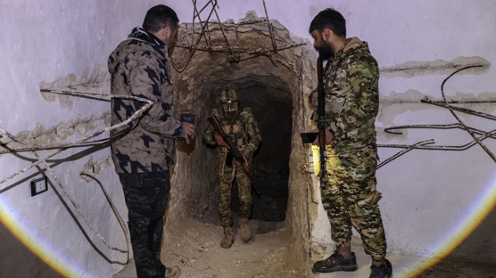 Ayn �sa'da YPG'nin evlerin i�inden a�t��� t�neller g�r�nt�lendi