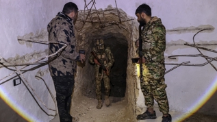 Ayn �sa'da YPG'nin evlerin i�inden a�t��� t�neller g�r�nt�lendi