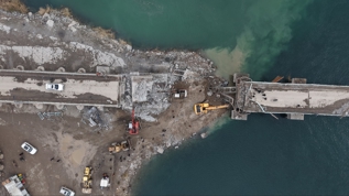 Ter�ristlerin y�kt��� k�pr�lere tadilat! Suriye yeniden in�a ediliyor