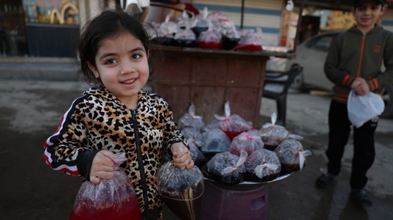 Ter�rden ar�nan Rakka'da ilk ramazan co�kusu