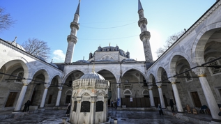 �sk�dar'�n sil�etinde �� as�rl�k estetik miras Valide-i Cedid Camisi