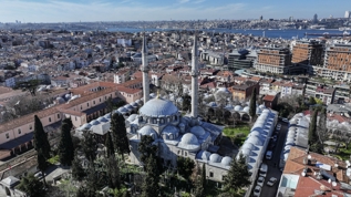 Hem ibadetin hem k�lt�rel hayat�n merkezi: Valide-i Atik Camisi y�llara meydan okuyor