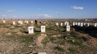 YPG i�gali sonras� deh�et tablo! Hol Kamp�'nda 1000 kimliksiz mezar