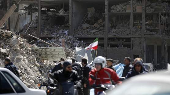 Orta Do�u yang�n yeri: Tahran sokaklar� enkaza d�nd�