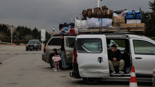 Suriyeliler d�n�� yolunda: S�n�r kap�lar�nda yo�unluk olu�tu