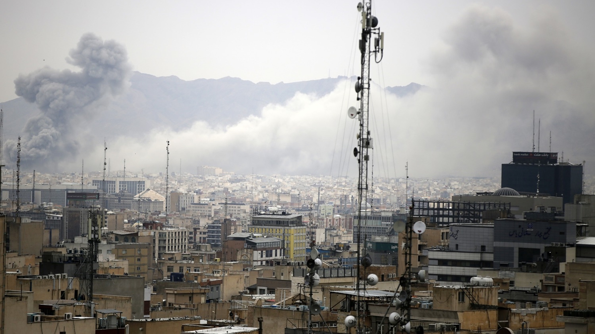 ABD/�srail'den a��r bombard�man: Tahran'da pe� pe�e patlamalar