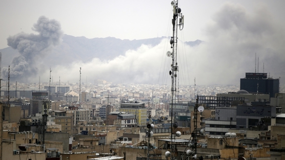 ABD/�srail'den a��r bombard�man: Tahran'da pe� pe�e patlamalar