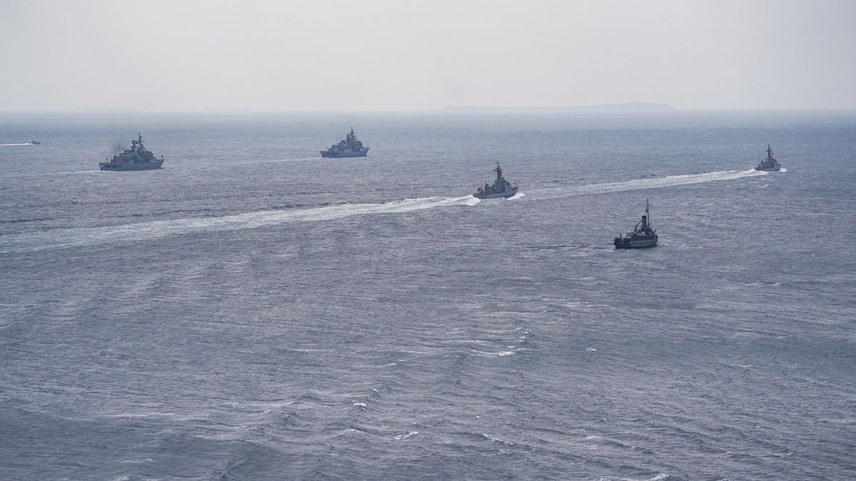 Deniz Zaferi'nin 111. y�l d�n�m�: �anakkale Bo�az�'nda resmi ge�it t�reni