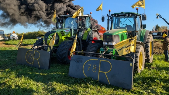 Avrupa'da kaosun fitili ate�lendi! Frans�z �ift�ilerden Paris kap�s�nda '�fke' ate�i