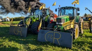 Avrupa'da kaosun fitili ate�lendi! Frans�z �ift�ilerden Paris kap�s�nda '�fke' ate�i