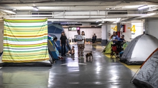 Korku i�indeler! �srailliler otoparklarda ya��yor