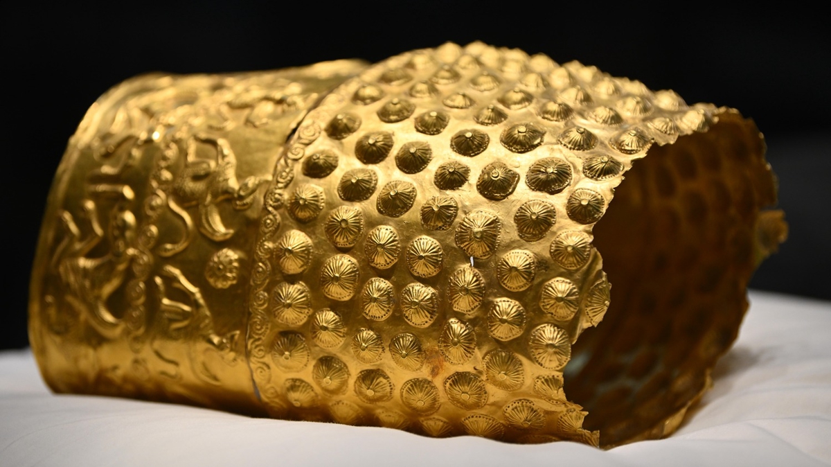 Antik Dakya medeniyetine ait alt�n eserleri B�kre�'te sergilendi