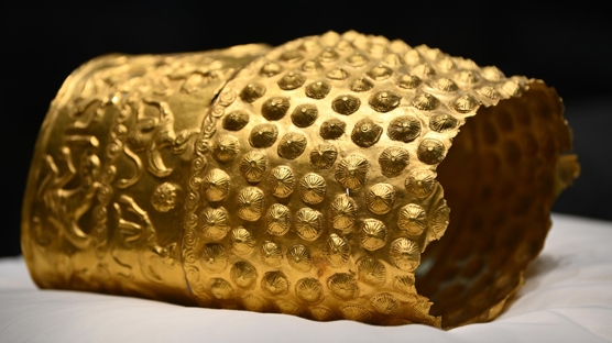 Antik Dakya medeniyetine ait alt�n eserleri B�kre�'te sergilendi