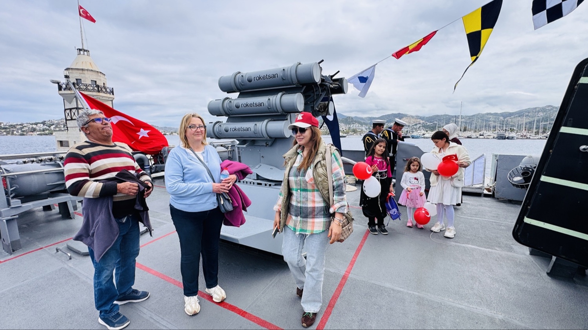 Mu�la'da 23 Nisan co�kusu: Gemiler halk�n ziyaretine a��ld�