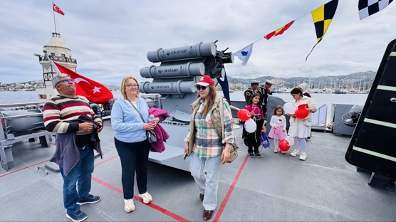 Mu�la'da 23 Nisan co�kusu: Gemiler halk�n ziyaretine a��ld�