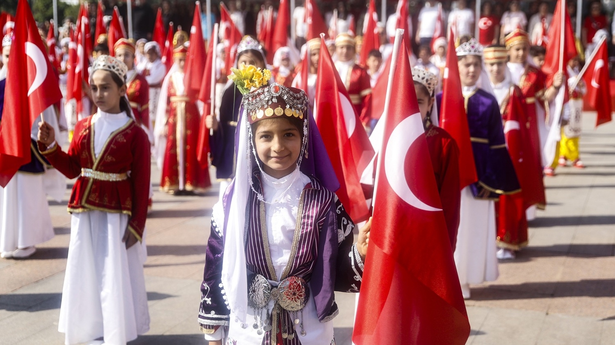 Yurttan 23 Nisan manzaralar�: Ulusal Egemenlik ve �ocuk Bayram� co�kuyla kutland�