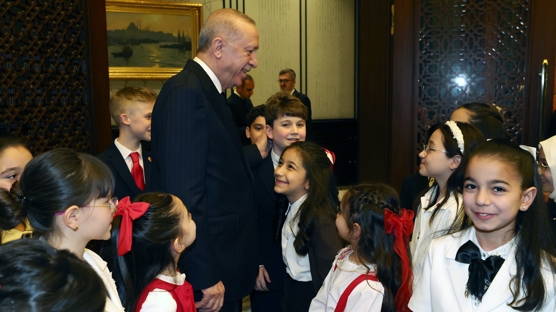 Cumhurba�kan� Erdo�an bir araya geldi! K�lliye'de 23 Nisan co�kusu