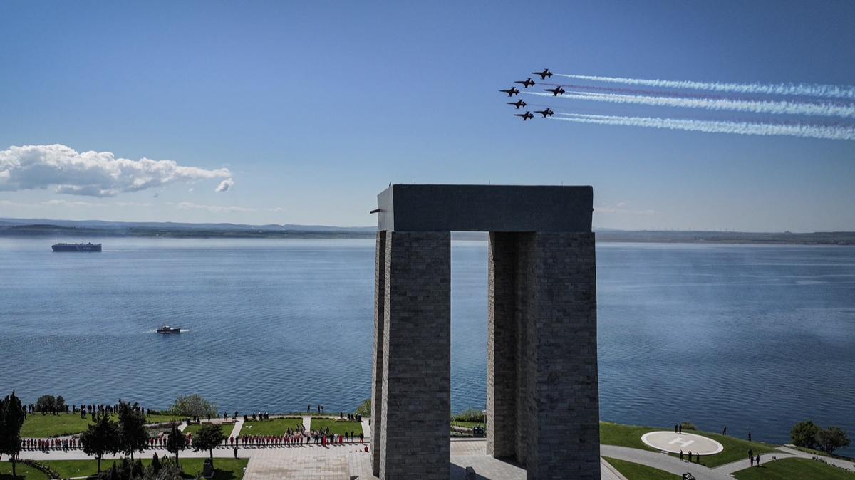 �anakkale Kara Sava�lar�'n�n 111. y�l�! T�rk Y�ld�zlar�'ndan nefes kesen g�steri