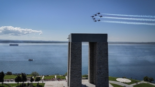�anakkale Kara Sava�lar�'n�n 111. y�l�! T�rk Y�ld�zlar�'ndan nefes kesen g�steri