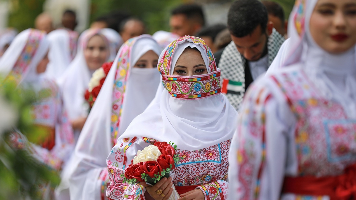 Gazze'de 150 �ift i�in toplu d���n t�reni yap�ld�