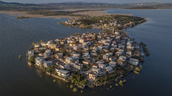 Kuruyan dereler y�llar sonra ta�k�nla geri d�nd�