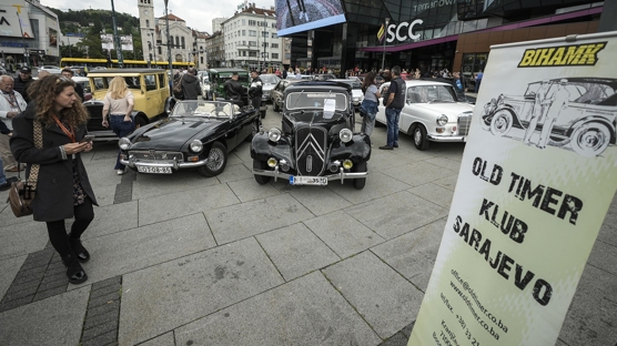 Saraybosna'da klasik otomobil r�zgar�: 60'tan fazla ara� sergilendi