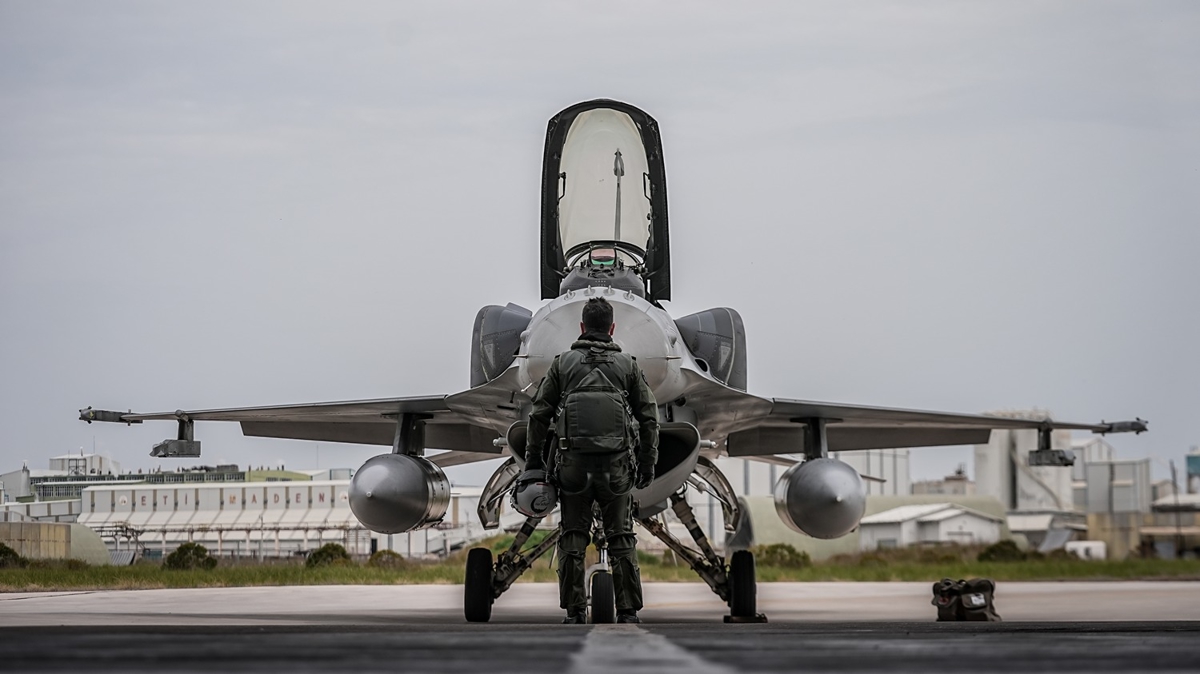 EFES-2026'da g�� g�sterisi! F-16'lar hedefleri tam isabet vurdu
