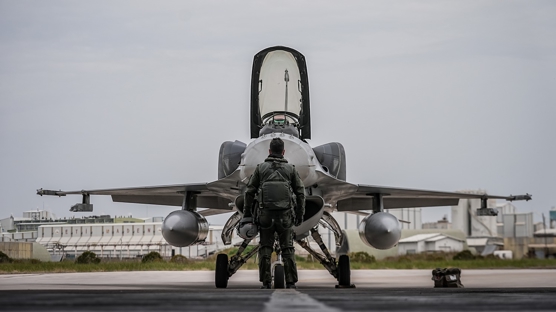 EFES-2026'da g�� g�sterisi! F-16'lar hedefleri tam isabet vurdu