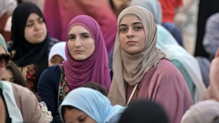 Illinois'te bayram namaz�! Binlerce M�sl�man bir araya geldi